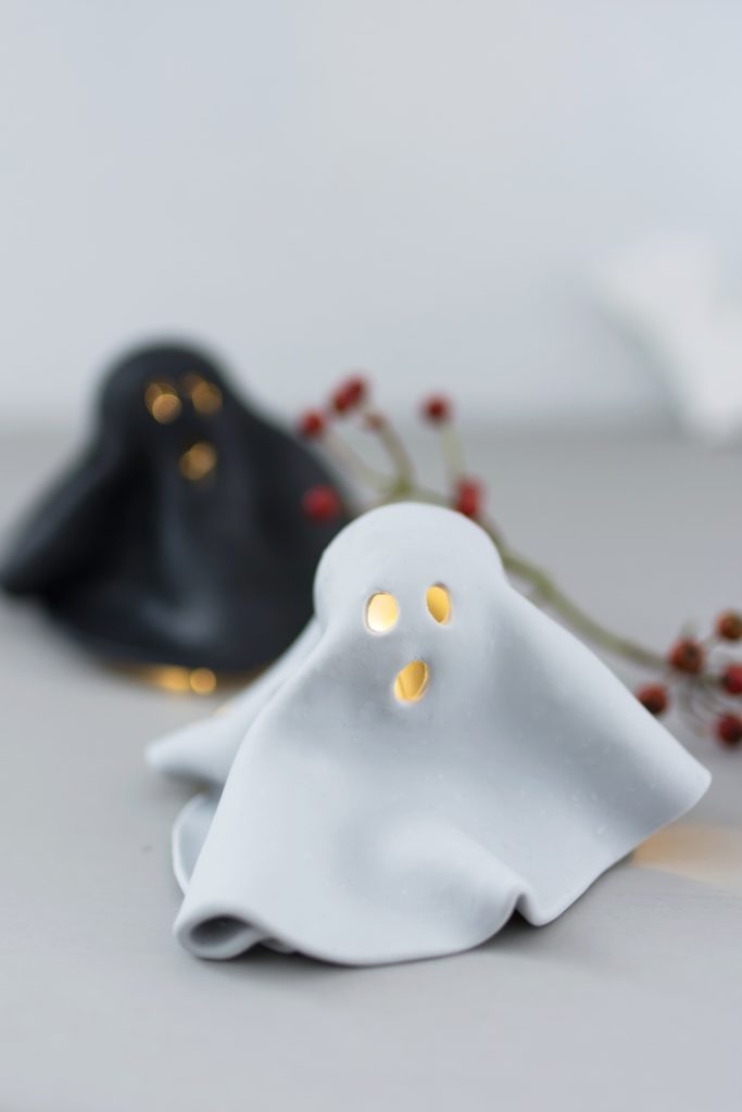 Basteln für Halloween: DIY Leucht Geister aus FIMO #diy #sinnenrauschDIY