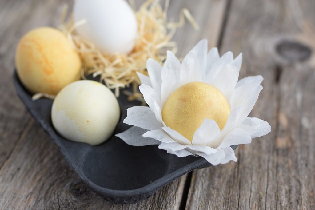 Ostereier mit Curcuma färben + DIY Eier-Blumen aus Krepppapier
#sinnenrauschDIY #diy #easter 