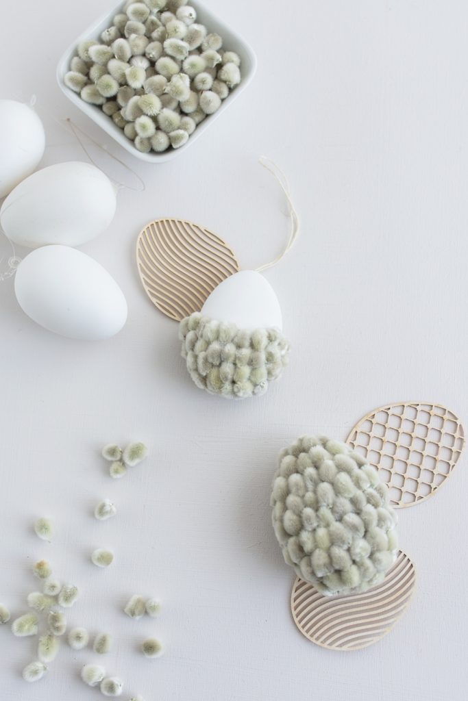 Schlichte Frühlings-Tischdeko und DIY-Weidenkätzchen Eier #sinnenrauschDIY #frühlingsdeko