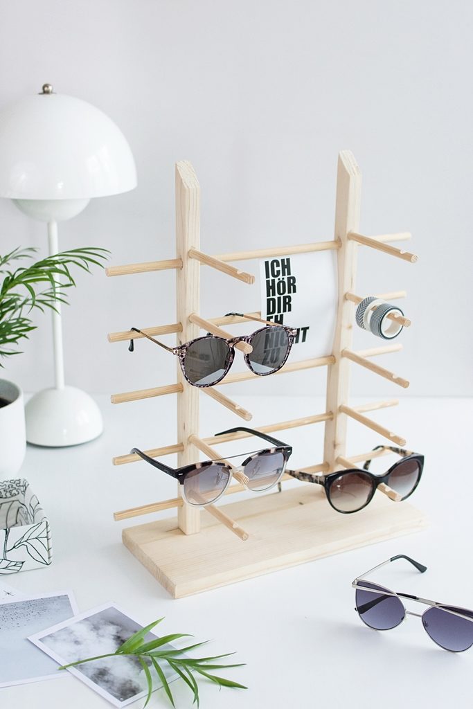 DIY: Einfaches Sonnenbrillen-Display aus Holz selber bauen