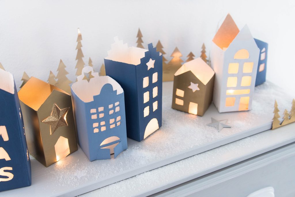 Weihnachtliche Lichthäuser aus Milch- und Saftkartons für MEIN HOFER