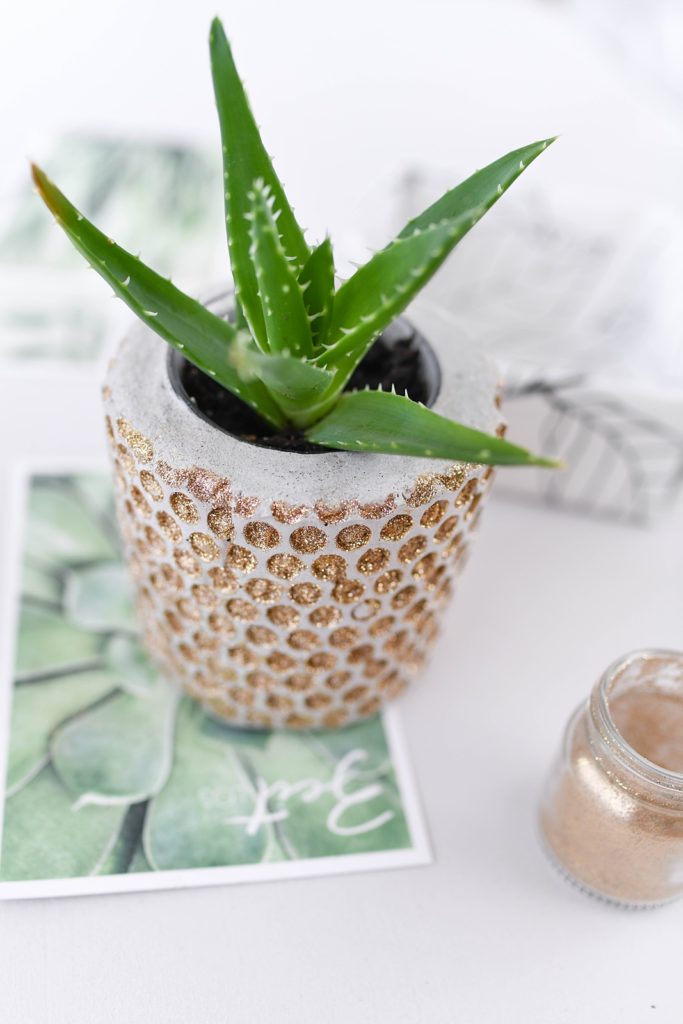 DIY: Honeycomb Vase aus Beton mit Luftpolsterfolie