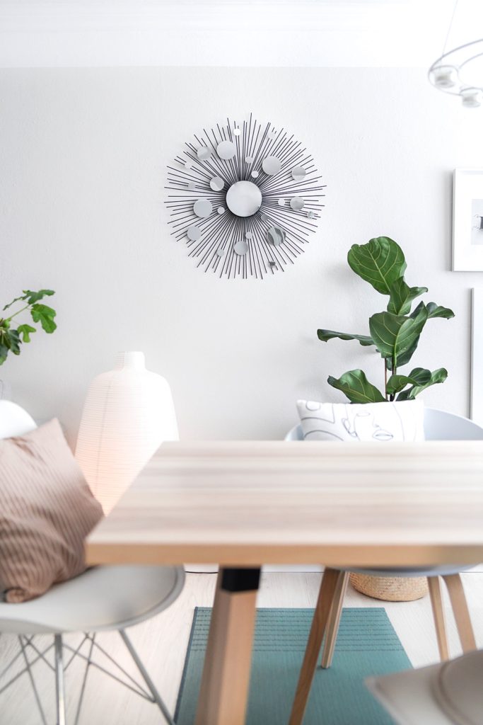 DIY: Low Budget-Sonnenspiegel aus Holzspießen und Spiegelstickern