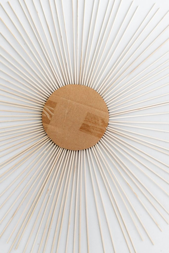 DIY: Low Budget-Sonnenspiegel aus Holzspießen und Spiegelstickern