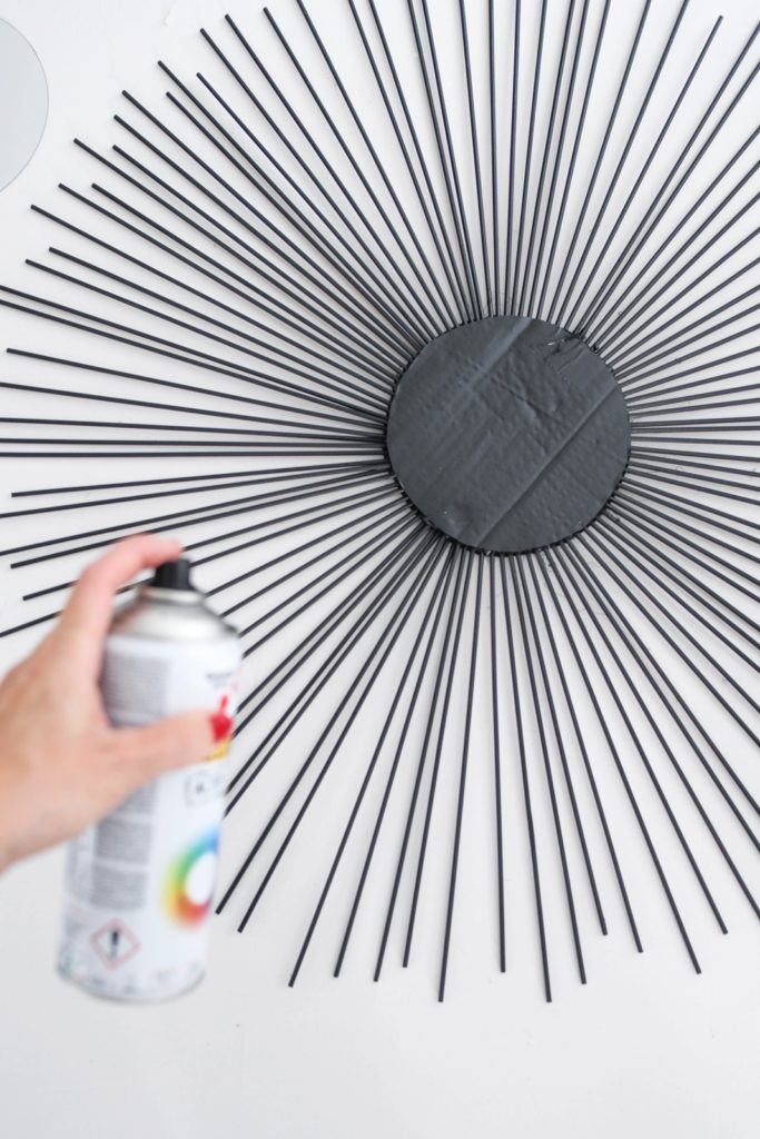DIY: Low Budget-Sonnenspiegel aus Holzspießen und Spiegelstickern