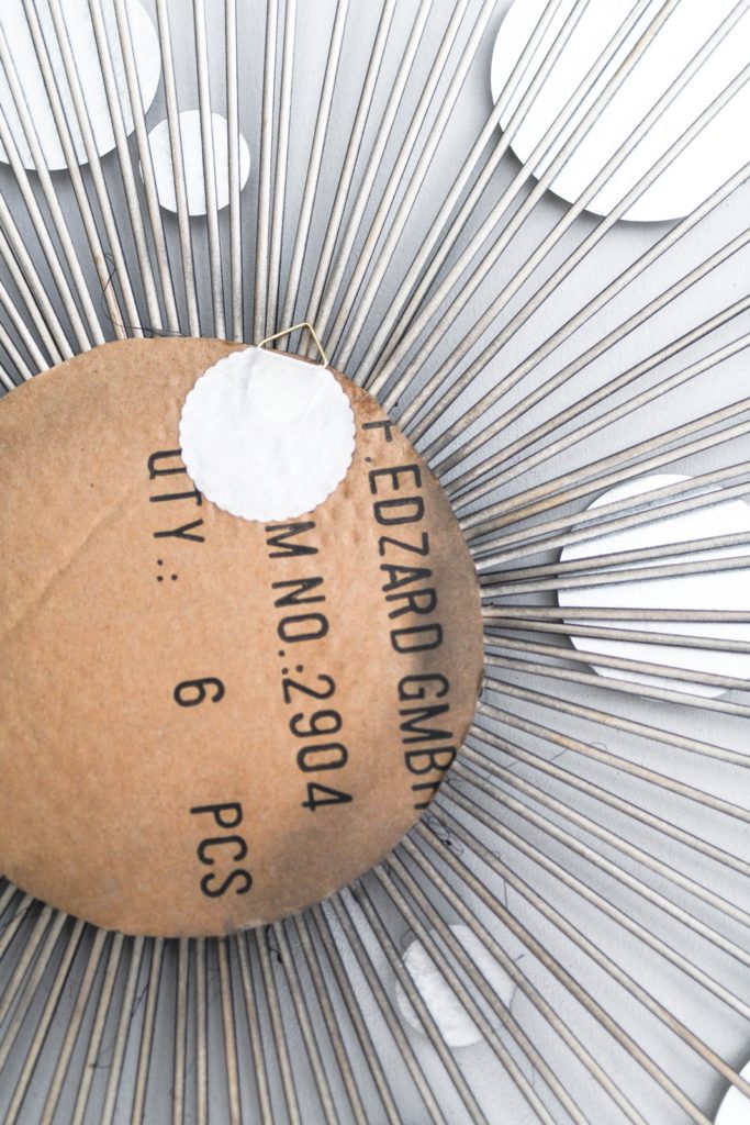 DIY: Low Budget-Sonnenspiegel aus Holzspießen und Spiegelstickern