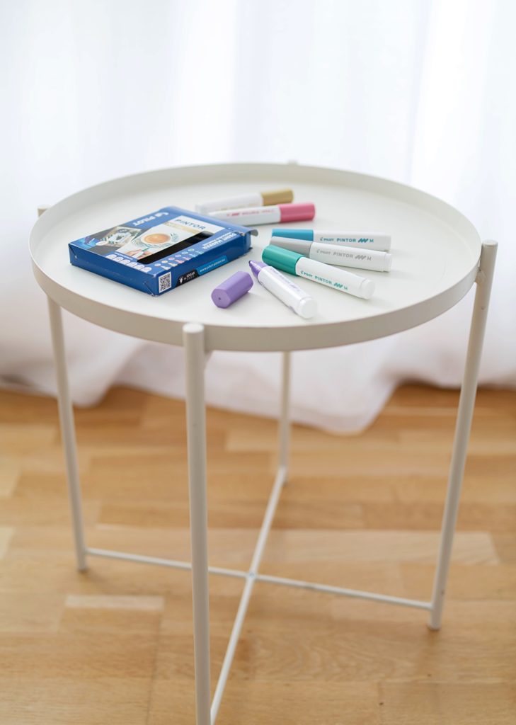 DIY | Terrazzo is back: Beistelltisch mit PINTOR Marker im Konfetti-Look bemalen #ready2diy