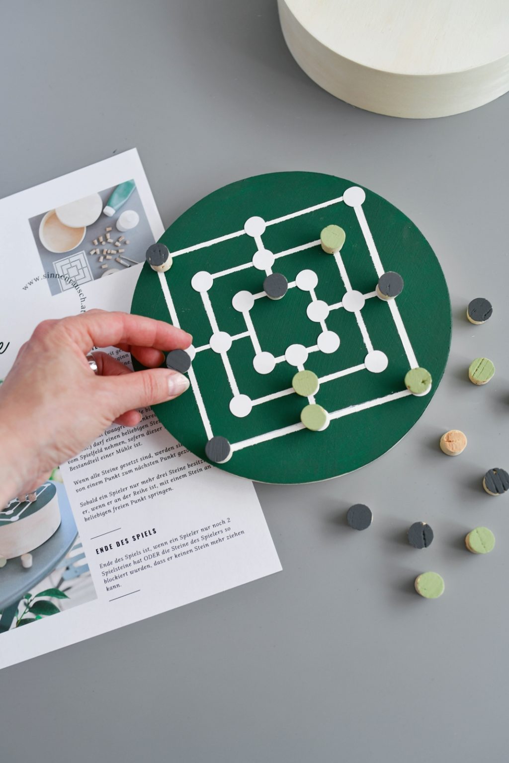 Spielend einfach nachzumachen DIY Mühlespiel für unterwegs Spielend einfach nachzumachen DIY Mühlespiel für unterwegs