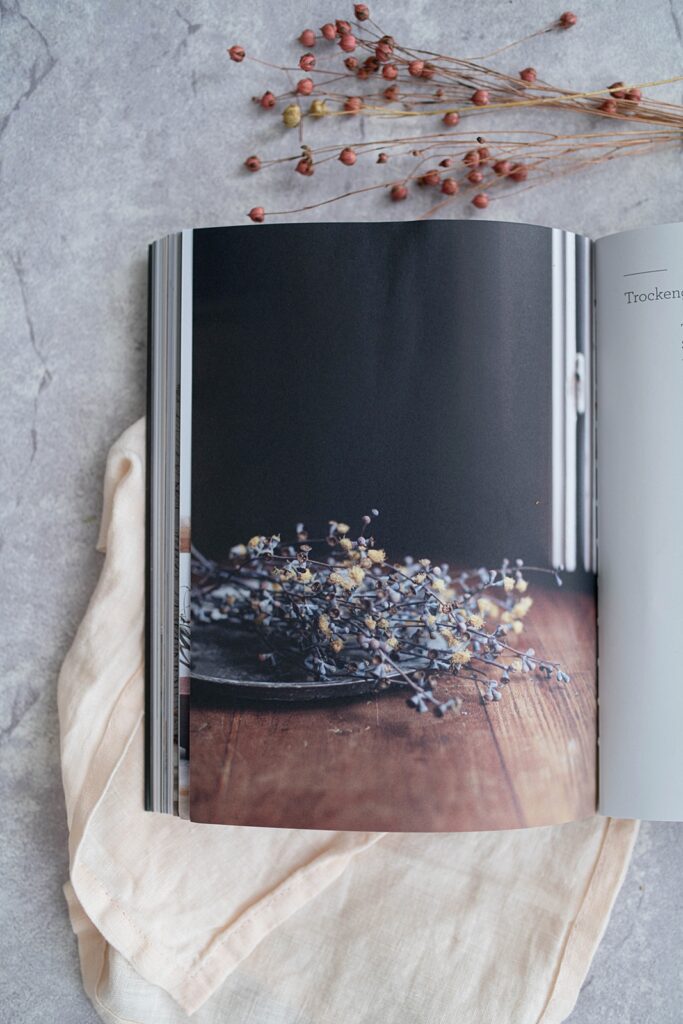 Buchtipp | Trockenblumen – vom Samen bis zum Arrangement von Carolyn Dunster