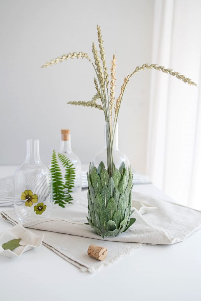 Dekorieren mit Kräuter: Vase mit Salbeiblättern gestalten