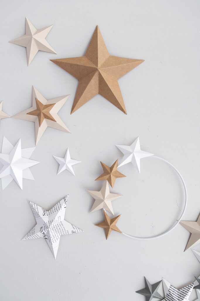 Basteln für Weihnachten: 3D Sterne aus Papier falten