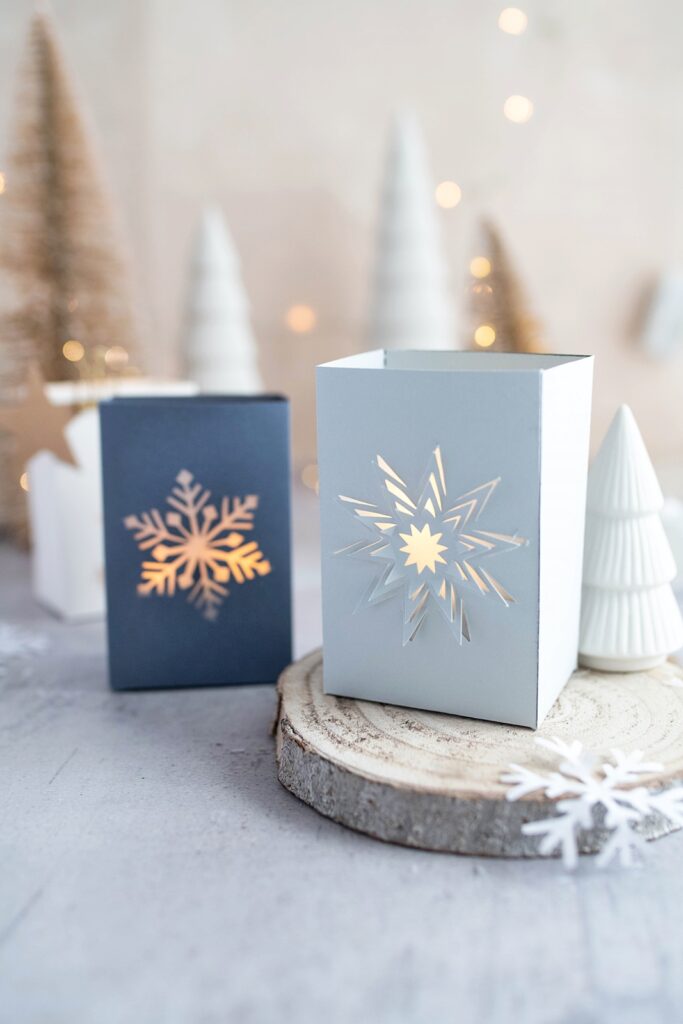 Weihnachtliche Windlichter aus Papier selber basteln - inkl. Vorlage