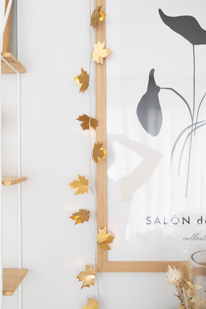 DIY Herbstliche Lichterkette mit goldenen Papierblättern