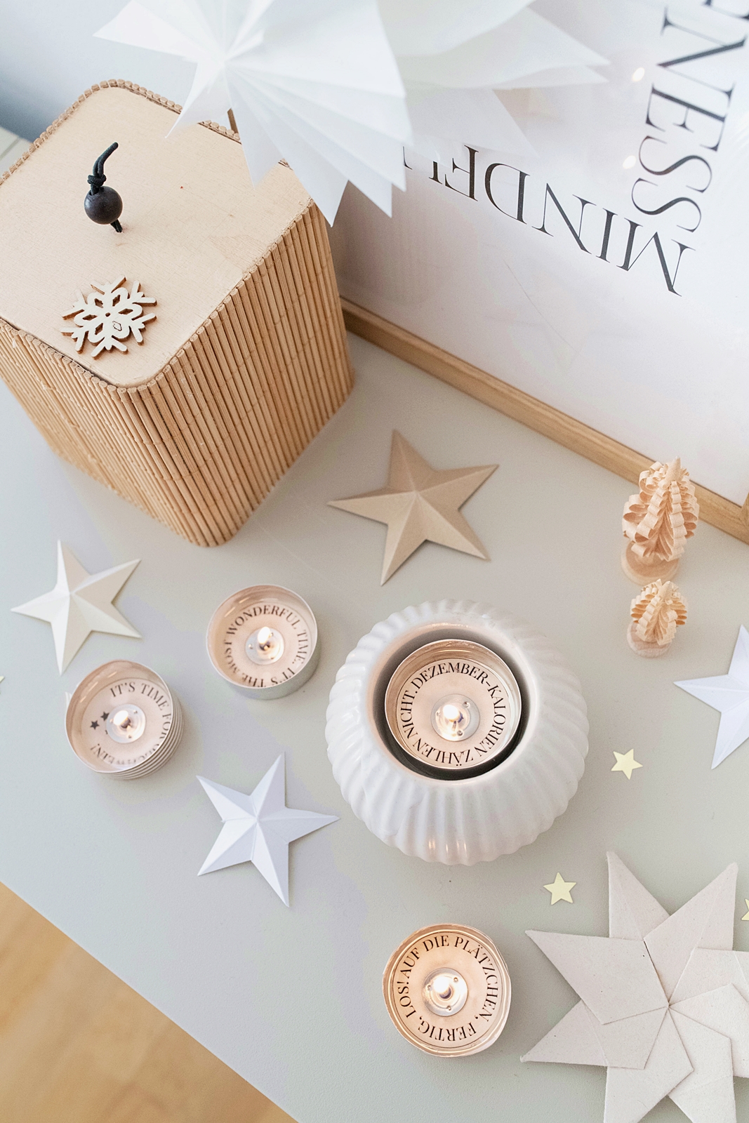 Schnelle DIY Geschenkidee: Teelichter mit versteckten Weihnachts-Sprüchen