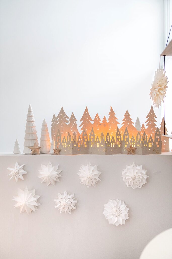 DIY-Weihnachtszauber: Mini-Sterne aus Papiertüten einfach selber machen