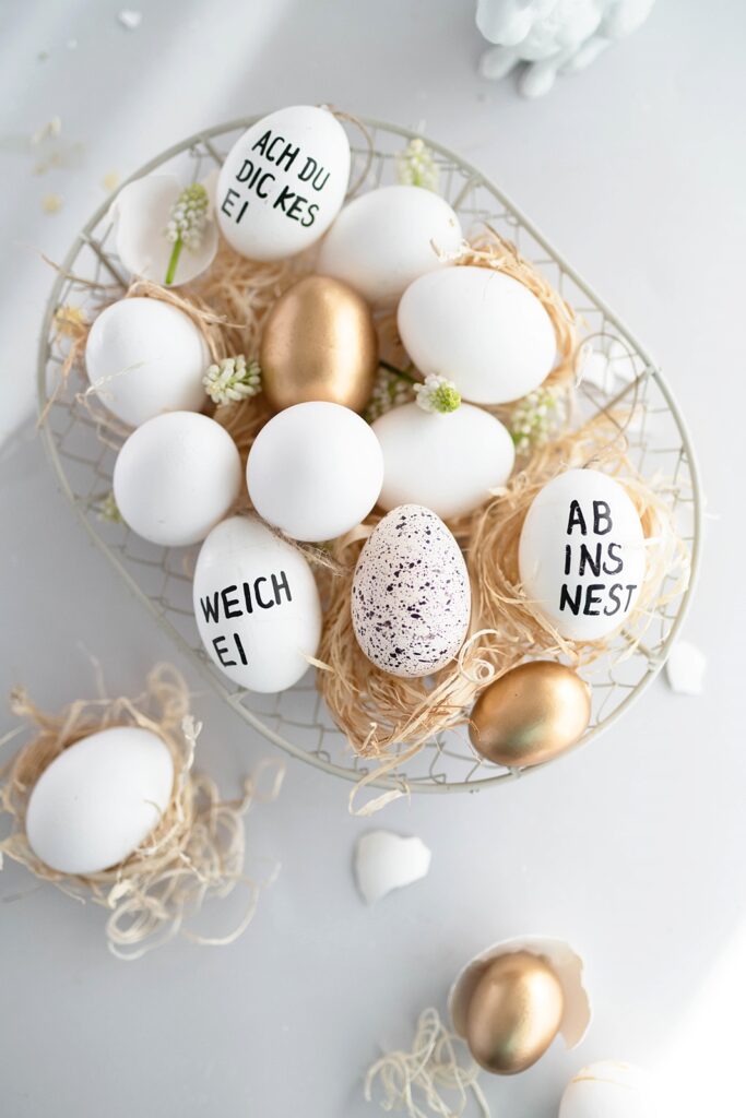 Keep it simple: Beschriftete Eier für den Osterstrauch