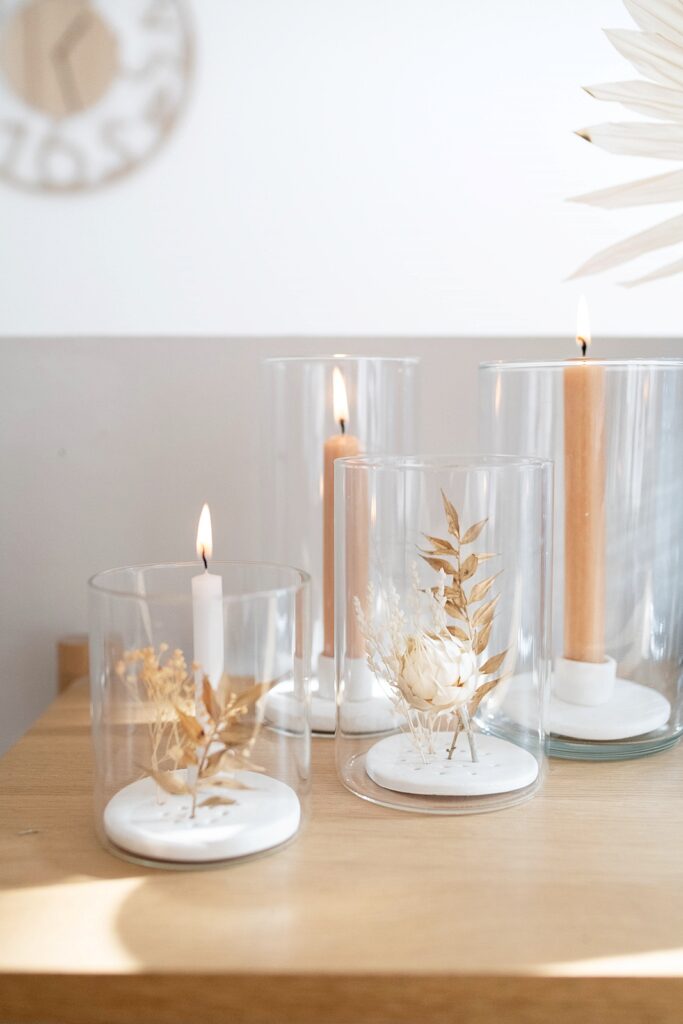 Kerzenhalter und Blumenigel aus Modelliermasse