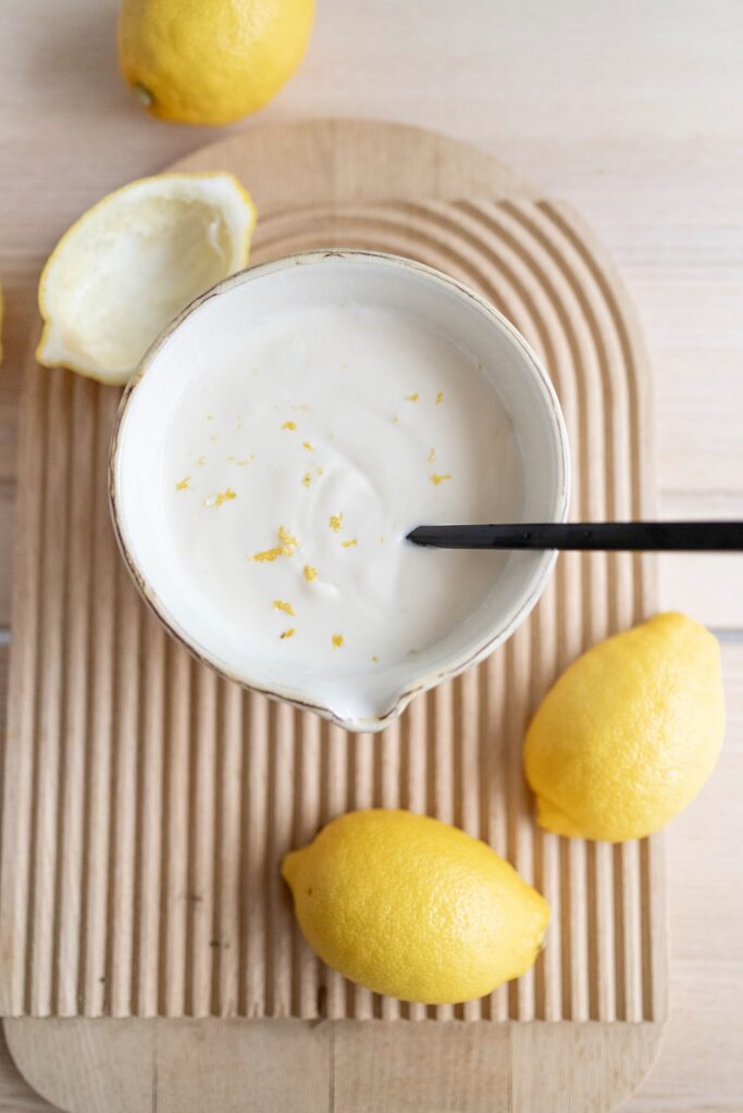 Für heiße Sommertage: Zitronencreme mit griechischem Joghurt