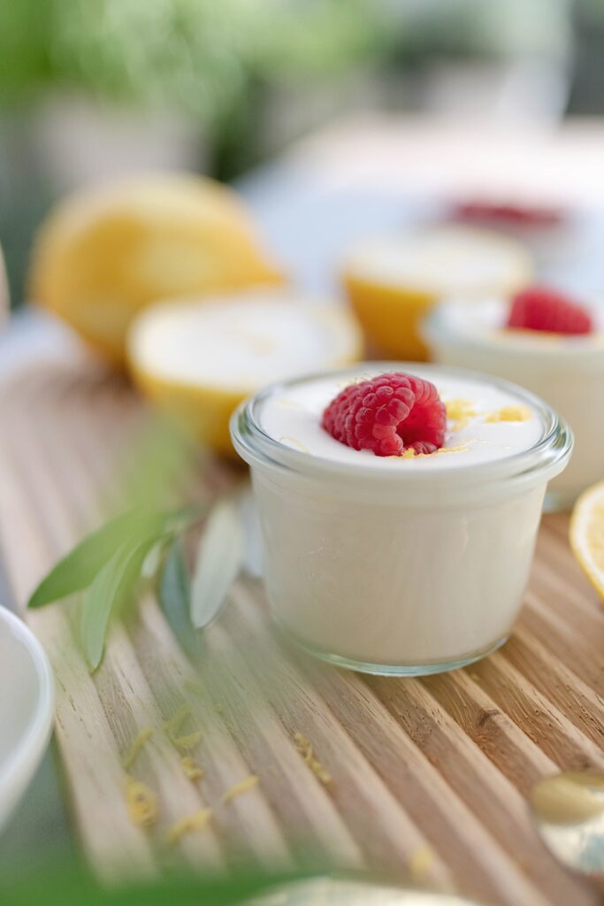 Für heiße Sommertage: Zitronencreme mit griechischem Joghurt