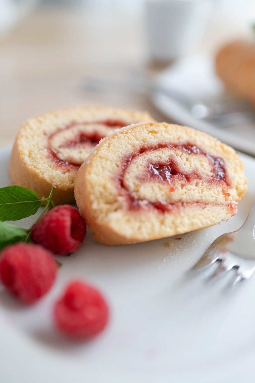 Rezept für Biskuitroulade mit Marmelade – ein einfacher Kuchenklassiker ...