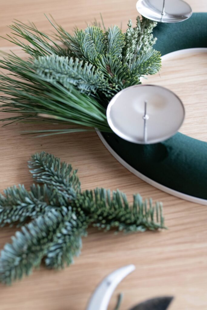 DIY Adventskranz aus Seidenkiefer und Tannengrün