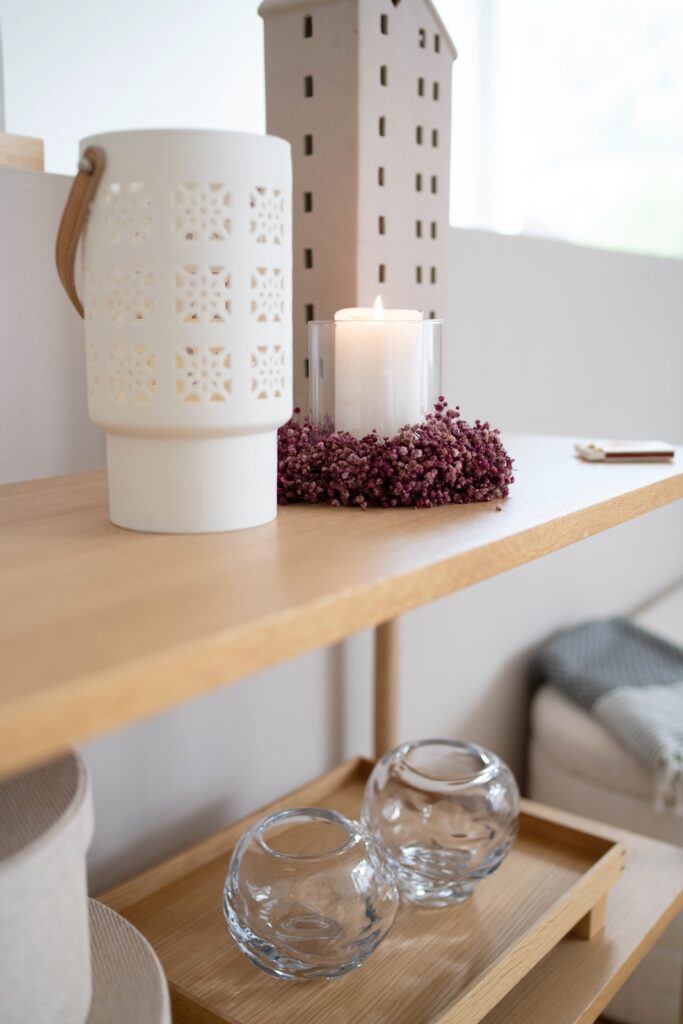 DIY: Trockenblumen-Kranz für das Kerzenglas
