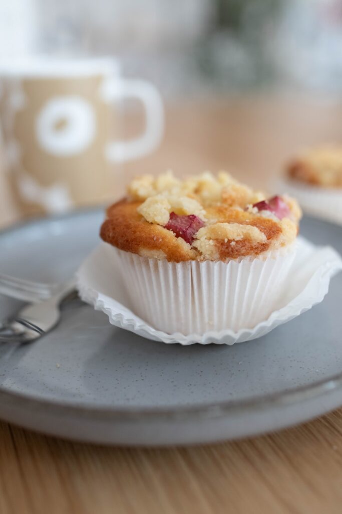Frühlings-Rezept: Rhabarbermuffins mit Streuseln