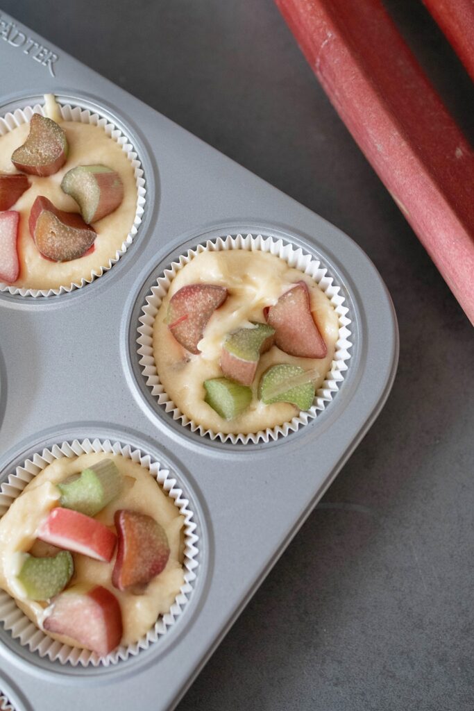 Frühlings-Rezept: Rhabarbermuffins mit Streuseln