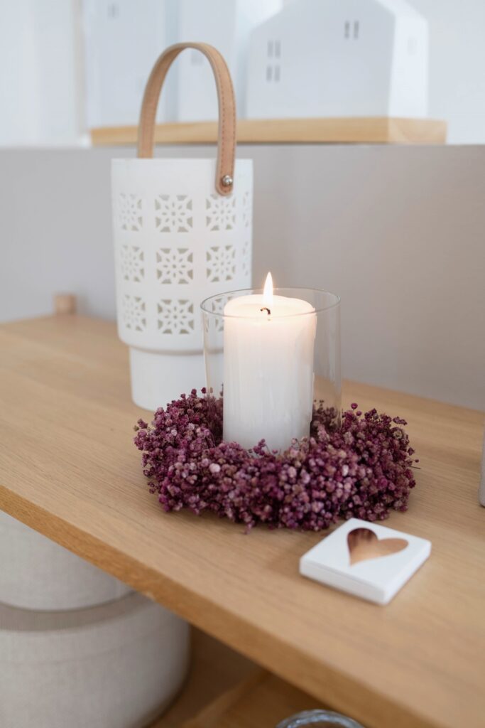 DIY: Trockenblumen-Kranz für das Kerzenglas